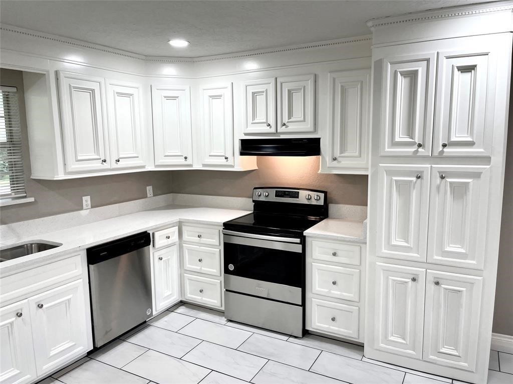 1604 Broken Arrow Street Baytown, TX 77521 - Photo 6 of 23
