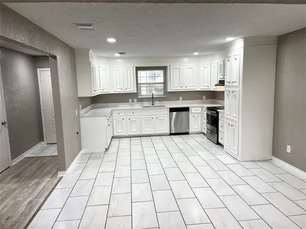 $2,100 | 1604 Broken Arrow Street, Baytown, TX 77521