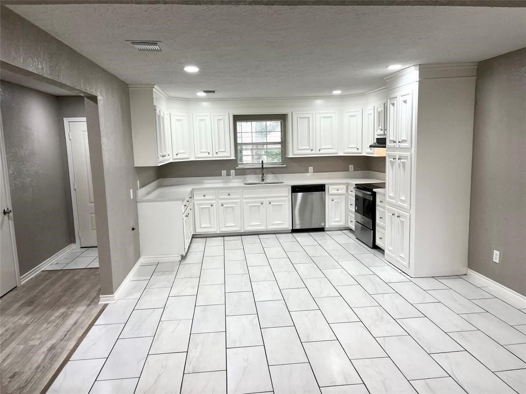 1604 Broken Arrow Street Baytown, TX 77521 - Photo 7 of 23