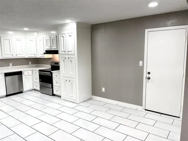 $2,100 | 1604 Broken Arrow Street, Baytown, TX 77521