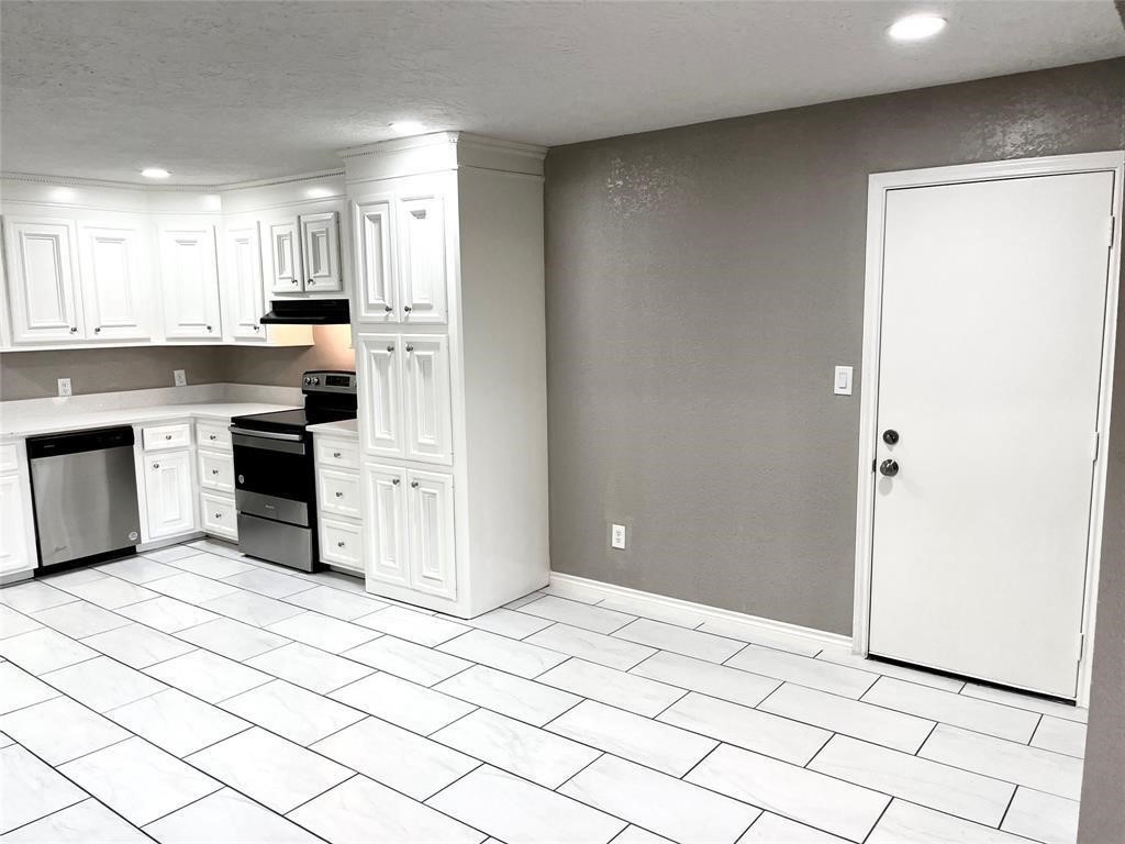 1604 Broken Arrow Street Baytown, TX 77521 - Photo 8 of 23