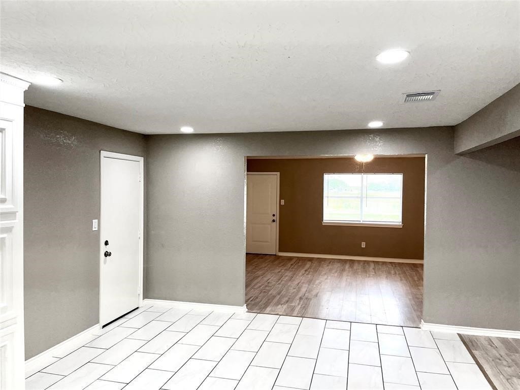 1604 Broken Arrow Street Baytown, TX 77521 - Photo 10 of 23