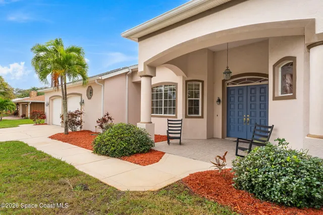 a view of an empty room with a floor to ceiling window and a yard