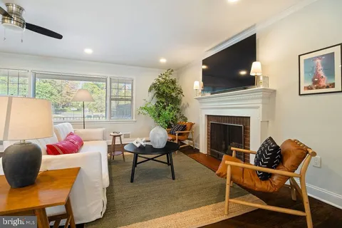 $1,500,000 | 3100 North Glebe Road, Arlington, VA 22207