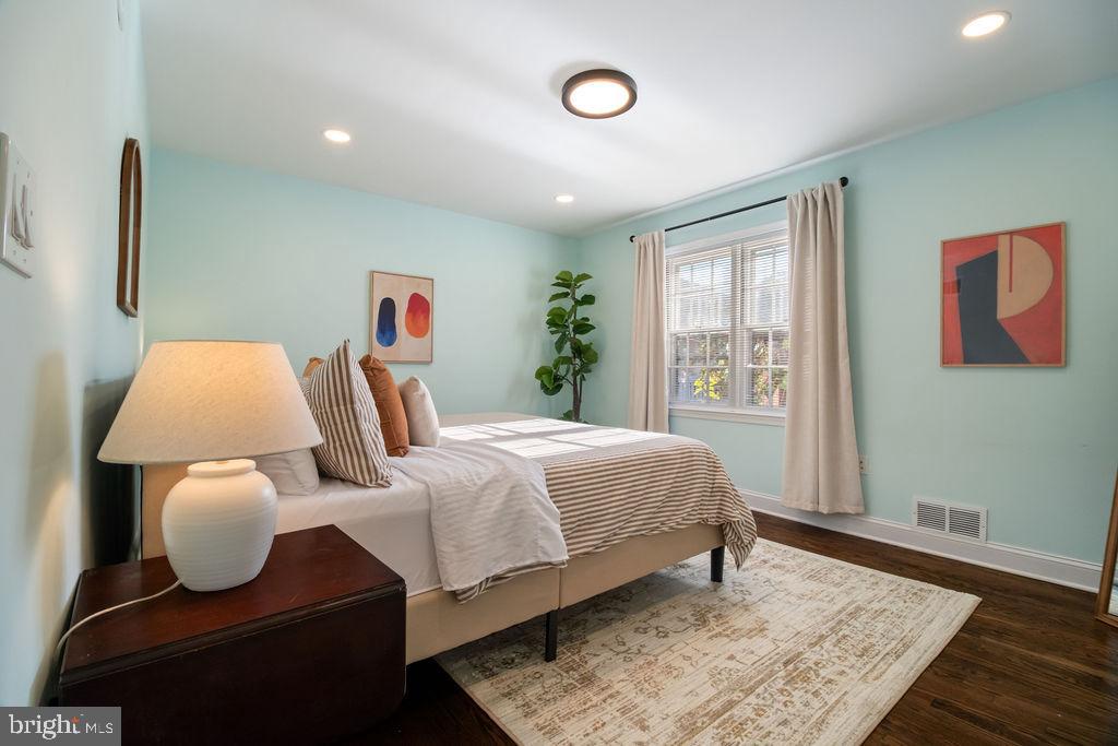 3100 North Glebe Road Arlington, VA 22207 - Photo 24 of 101 a bedroom with bed and wooden floor