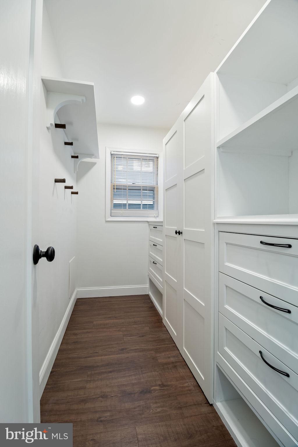 3100 North Glebe Road Arlington, VA 22207 - Photo 28 of 101 a view of an entryway with wooden floor