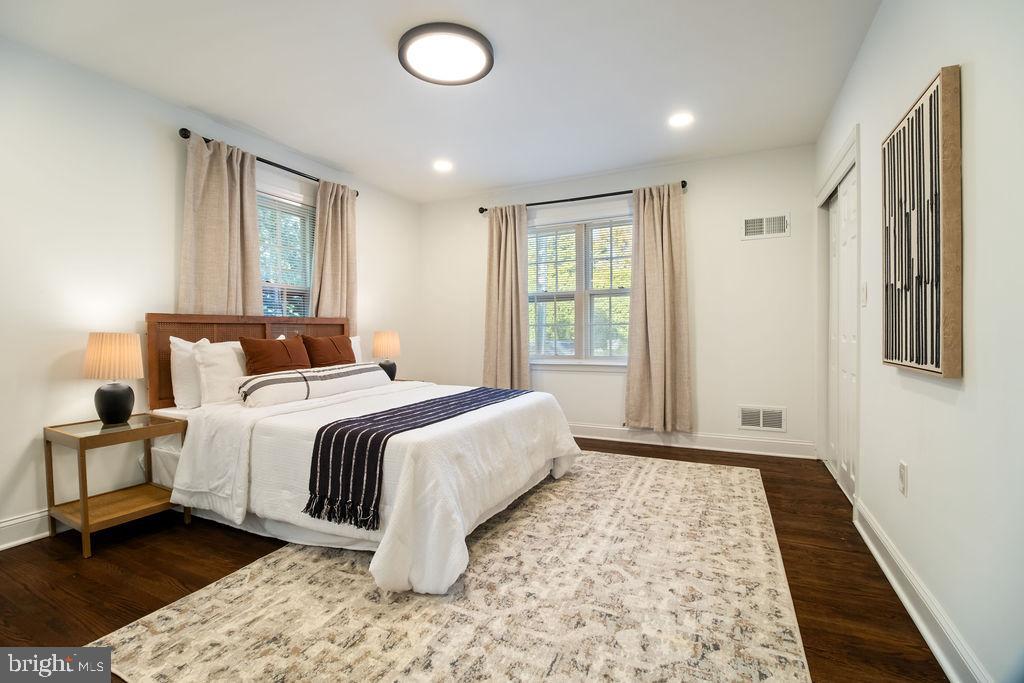 3100 North Glebe Road Arlington, VA 22207 - Photo 30 of 101 a bedroom with a large bed and a window