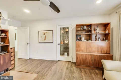 $1,500,000 | 3100 North Glebe Road, Arlington, VA 22207