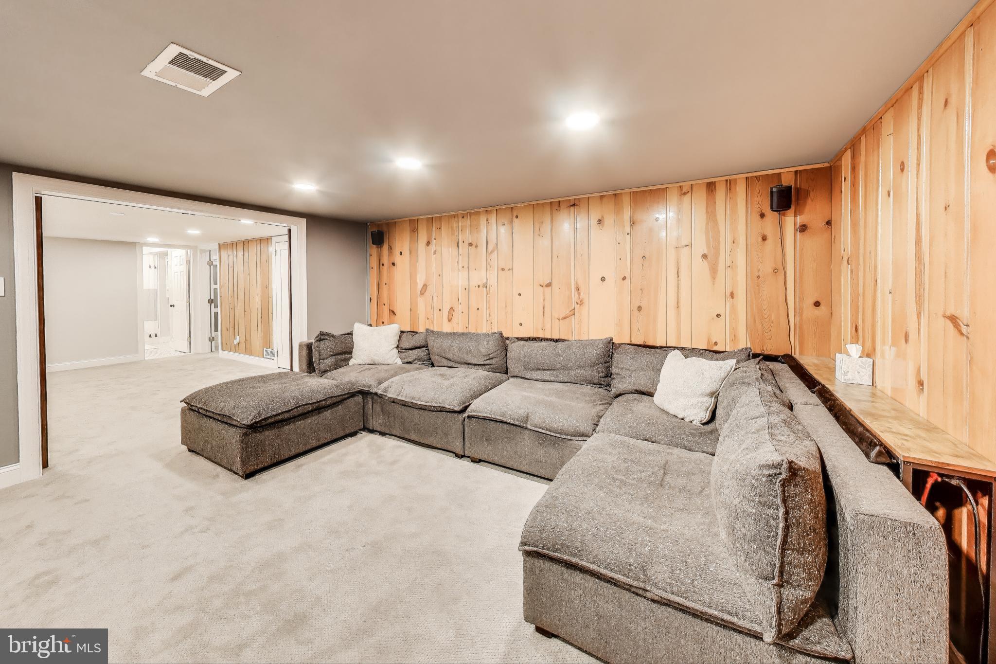 3100 North Glebe Road Arlington, VA 22207 - Photo 44 of 101 a living room with furniture and a large window