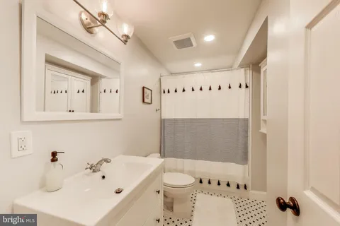 $1,500,000 | 3100 North Glebe Road, Arlington, VA 22207