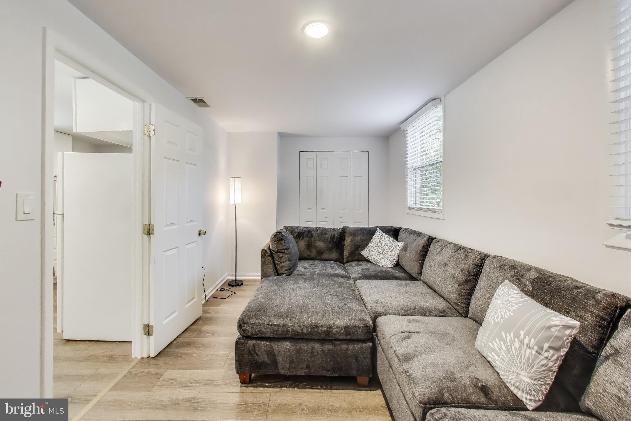 3100 North Glebe Road Arlington, VA 22207 - Photo 54 of 101 a living room with furniture and a window