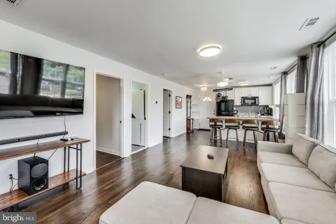 $1,500,000 | 3100 North Glebe Road, Arlington, VA 22207