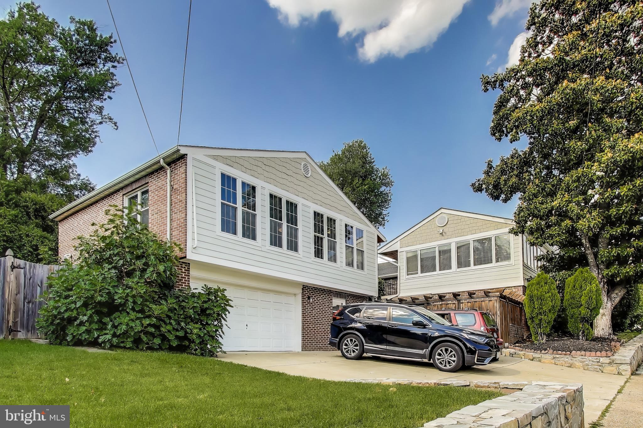 3100 North Glebe Road Arlington, VA 22207 - Photo 96 of 101 a car parked in front of a white house