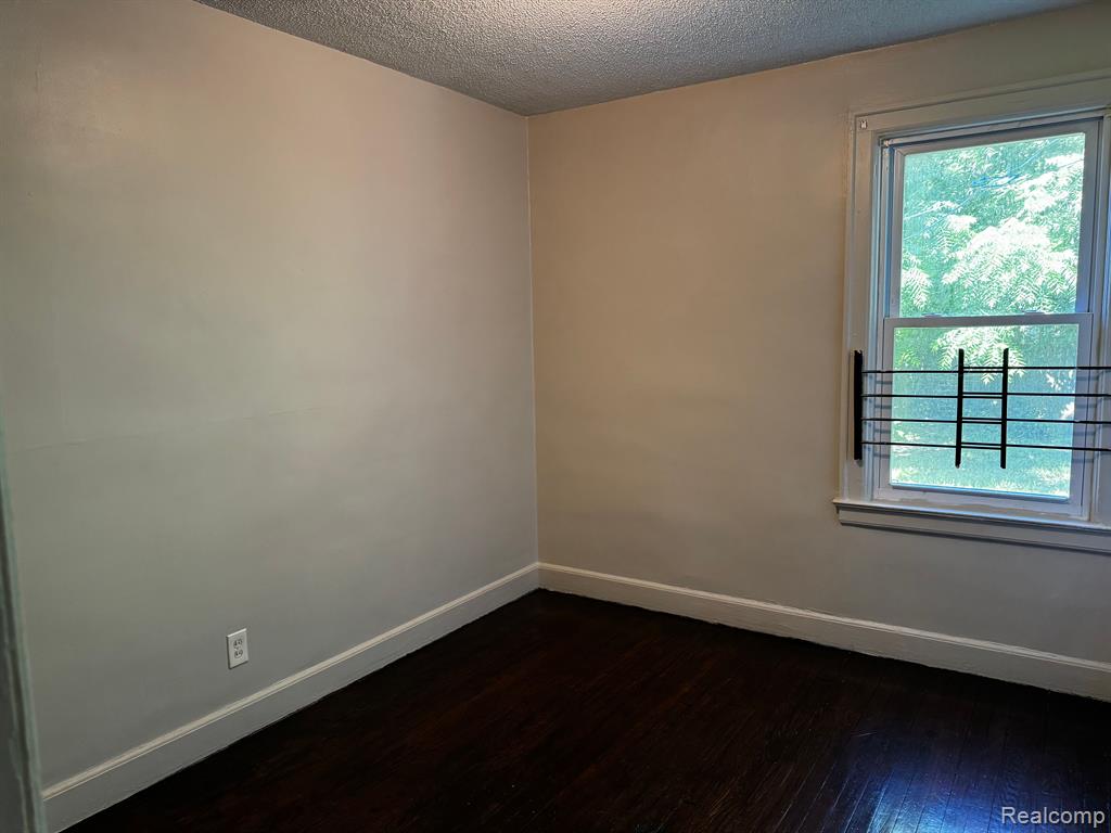 6787 Rutherford Street Detroit, MI 48228 - Photo 9 of 24