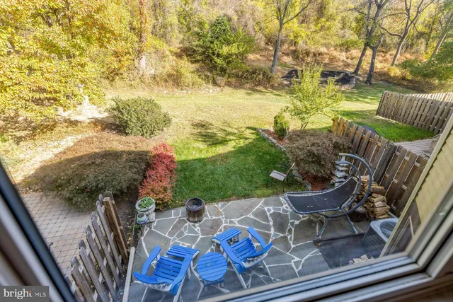 a view of an outdoor sitting area with furniture