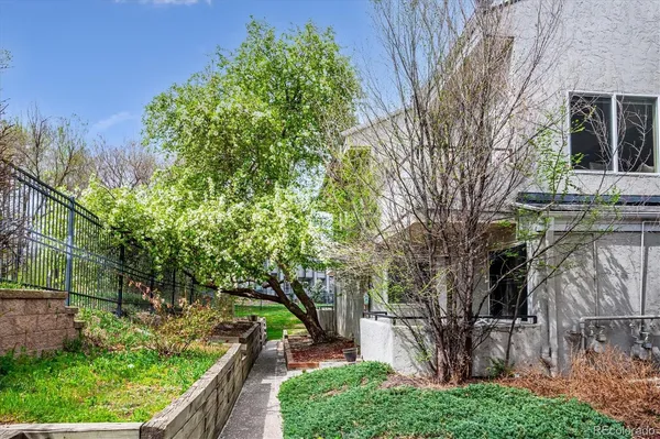 $325,000 | 1820 Newland Court, Unit 205, Lakewood, CO 80214