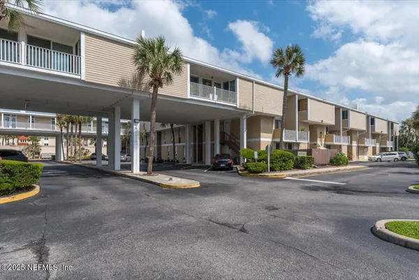 $400,000 | 901 Ocean Boulevard, Unit 25, Atlantic Beach, FL 32233