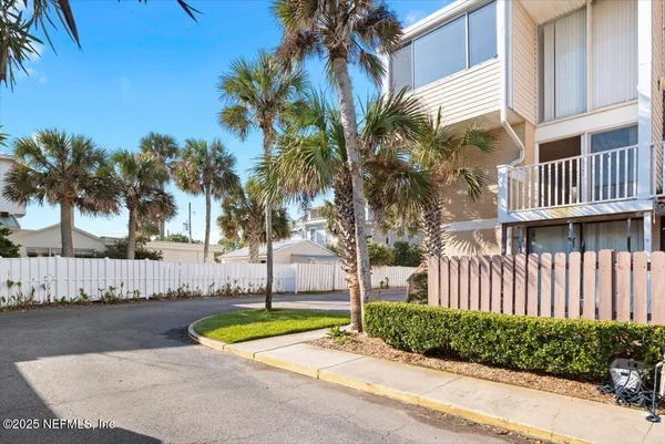 $400,000 | 901 Ocean Boulevard, Unit 25, Atlantic Beach, FL 32233