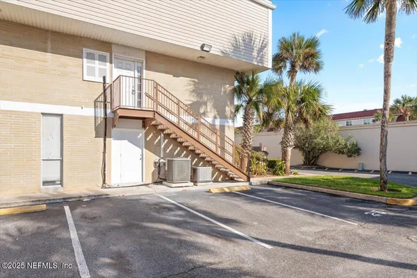 $400,000 | 901 Ocean Boulevard, Unit 25, Atlantic Beach, FL 32233