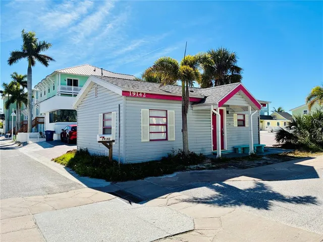 $1,700 | 19142 Whispering Pines Drive, Indian Shores, FL 33785