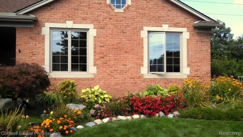 457 Lexington Drive Rochester, MI 48307 - Photo 32 of 34 Front Exterior Summer View #1 Of 457 Lexington Dr!