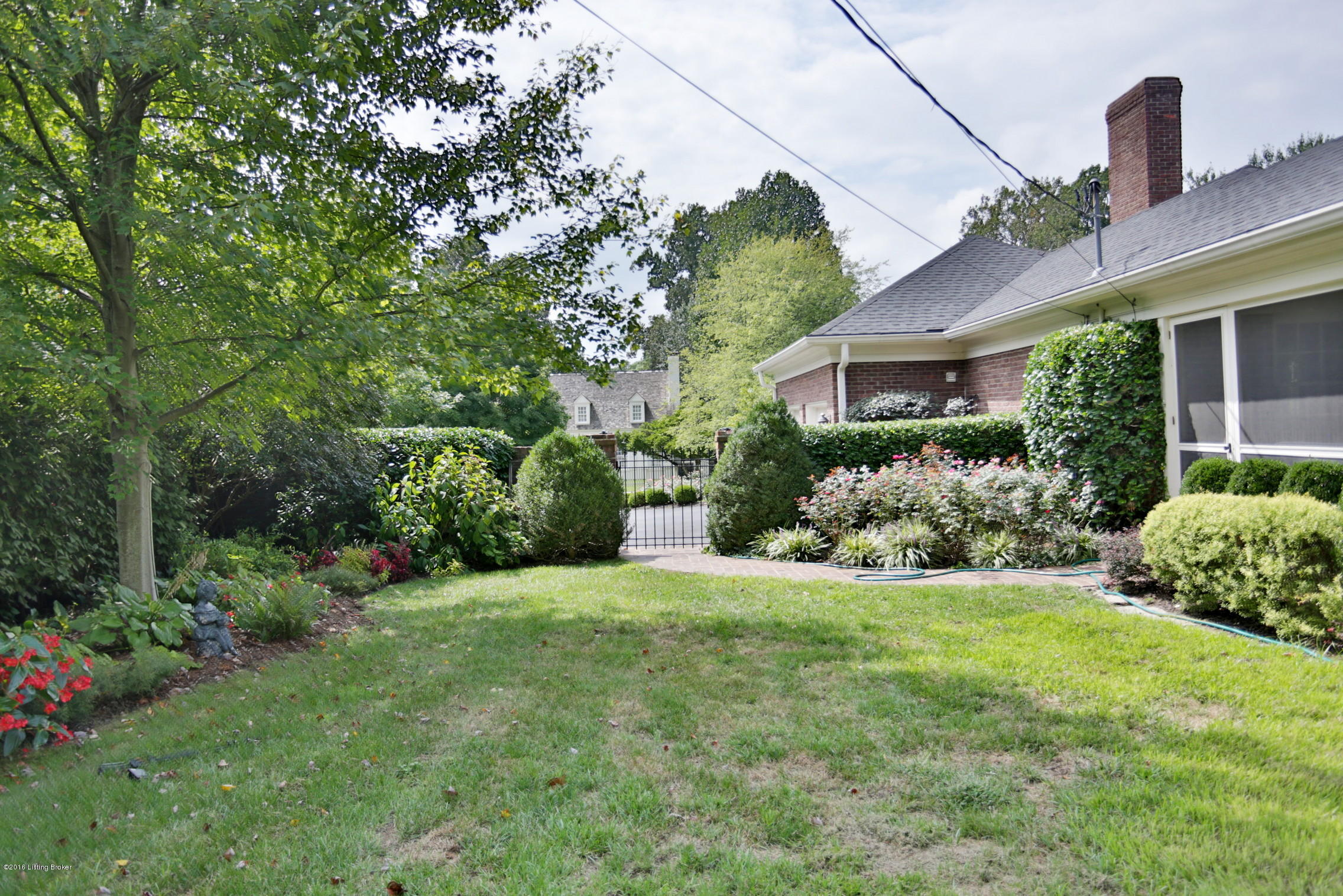 445 Lightfoot Road Louisville, KY 40207 - Photo 30 of 37 34
