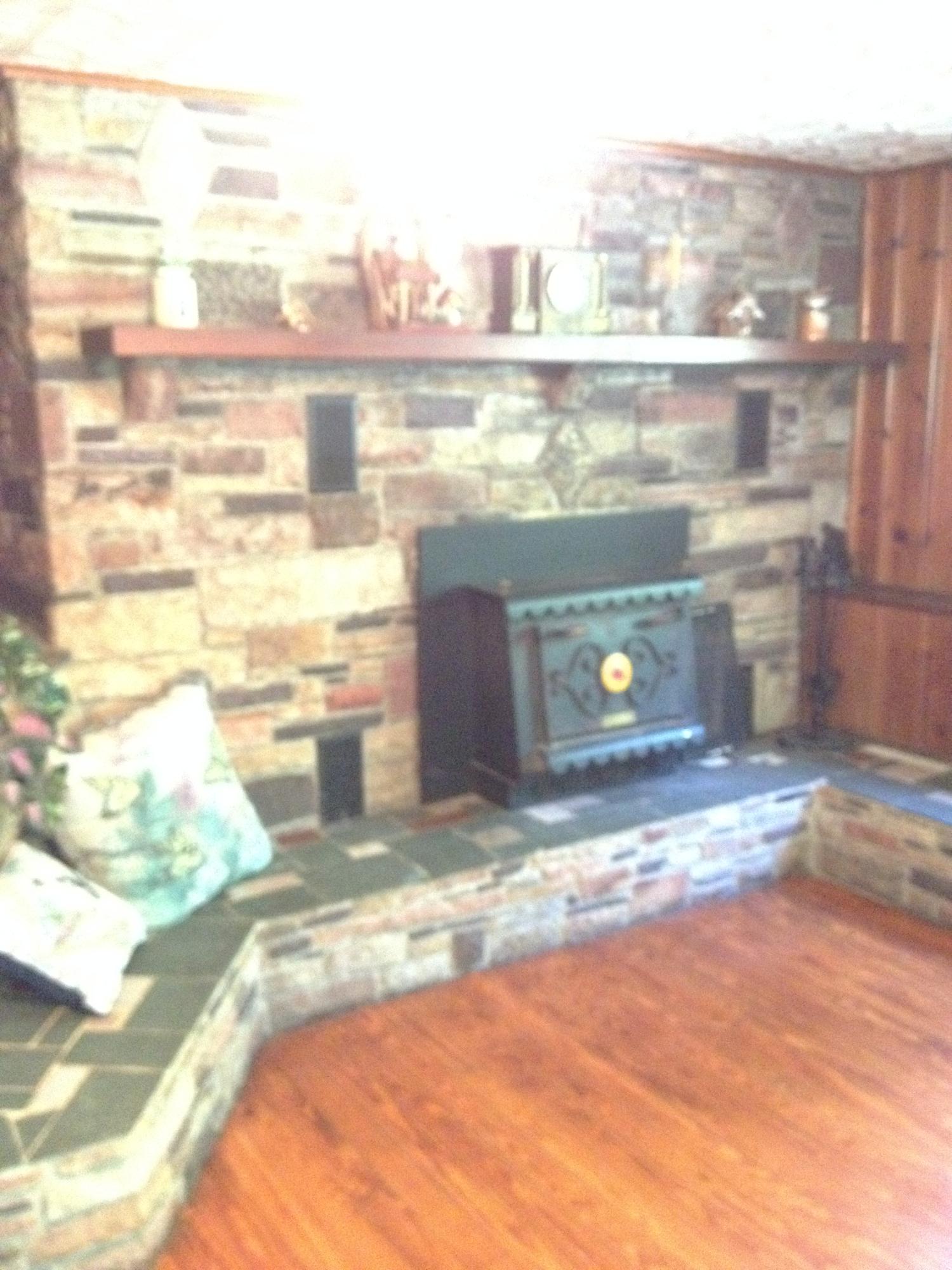 6076 Peaceful Valley Road New Castle, VA 24127 - Photo 7 of 16 Living room