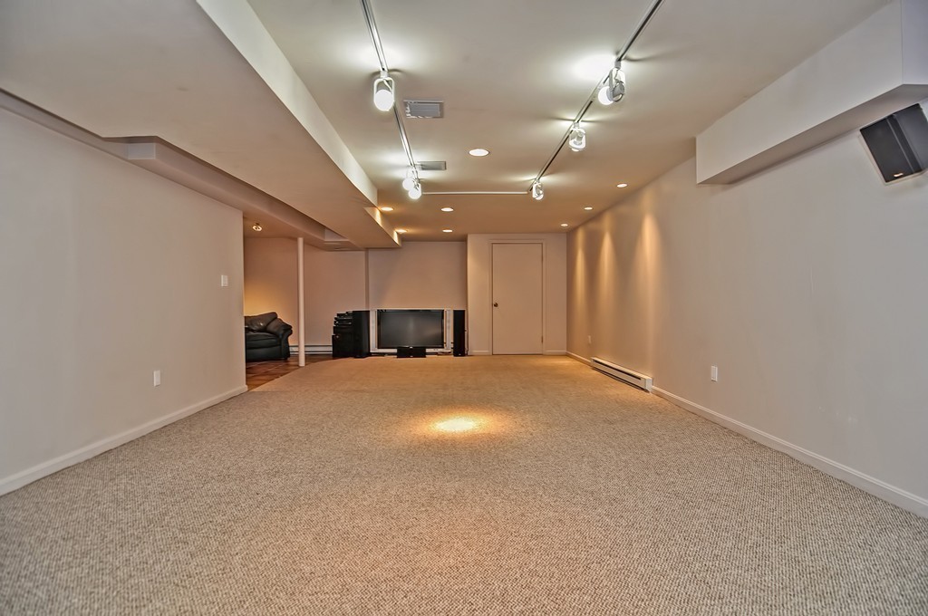 12 Whitridge Road Natick, MA 01760 - Photo 17 of 21 Gallery Image 17