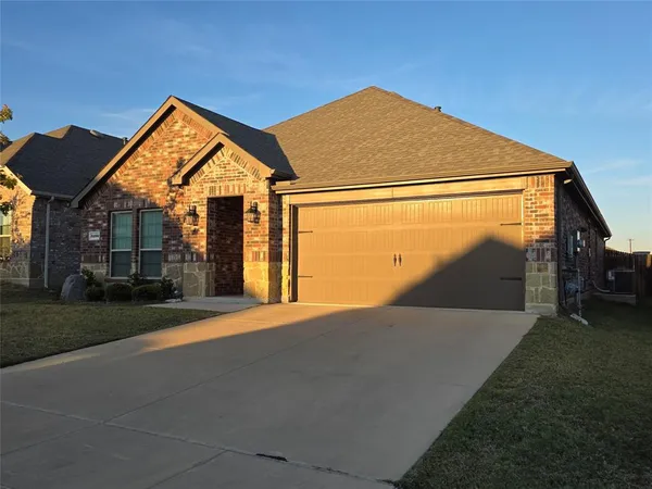 a view of backyard of house