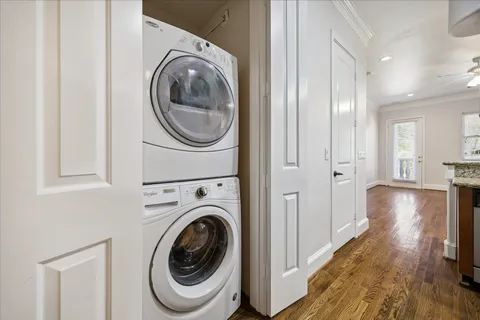 $260,000 | 58 Briar Hollow Lane, Unit 203, Houston, TX 77027