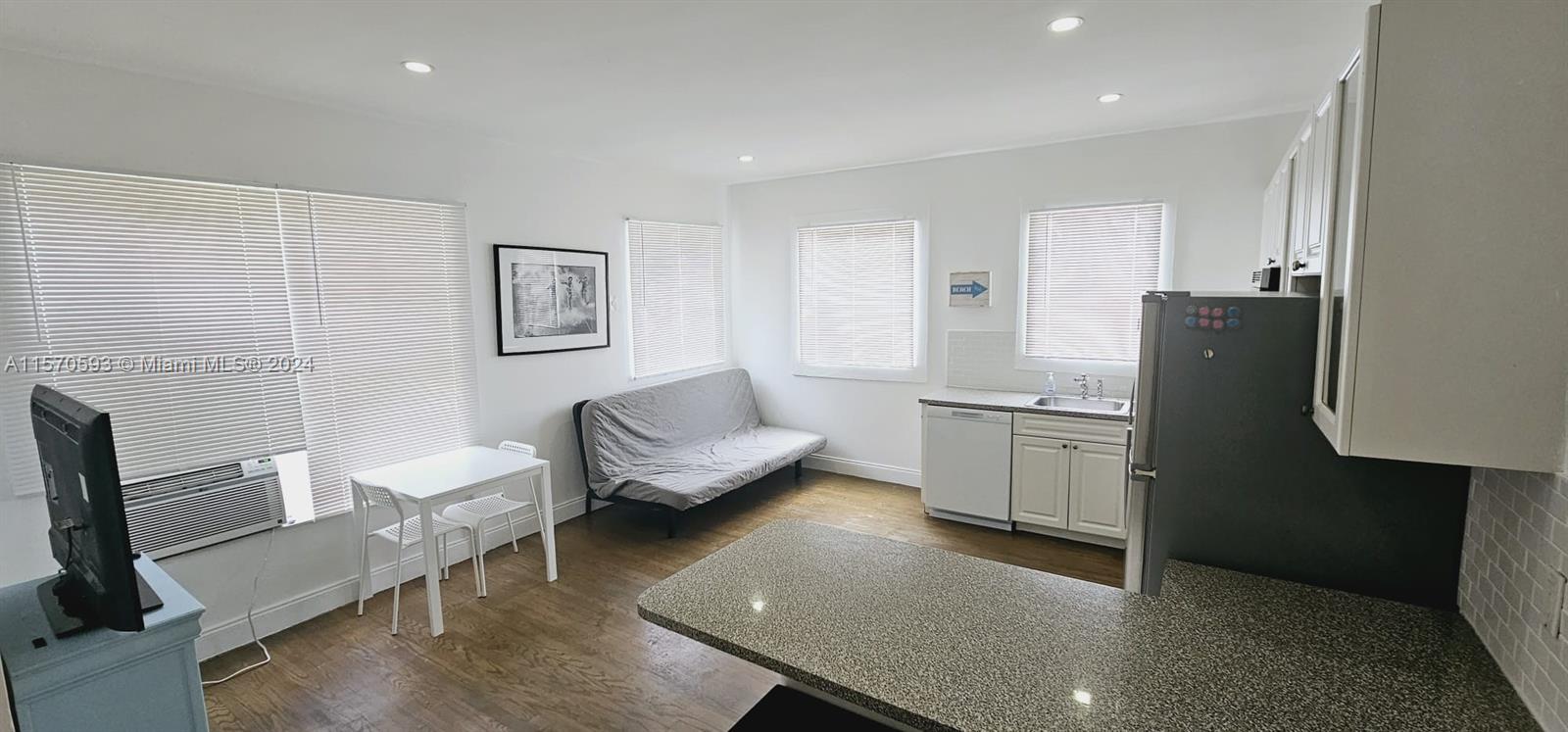 842 Meridian Avenue, Unit 3D Miami Beach, FL 33139 - Photo 3 of 11