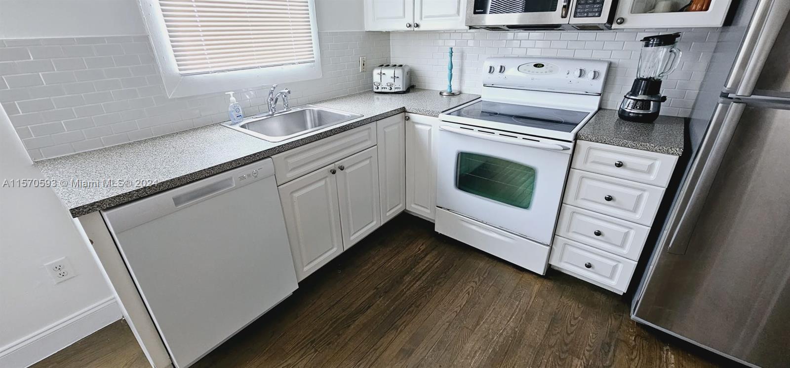 842 Meridian Avenue, Unit 3D Miami Beach, FL 33139 - Photo 6 of 11