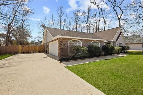 $335,000 | 707 Stonewood Drive, Covington, LA 70433