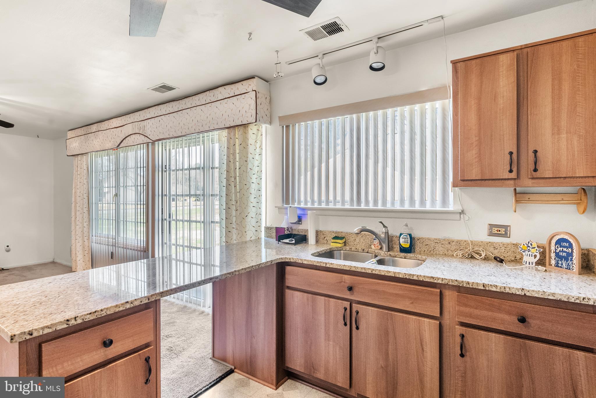 116 Lotus Lane Carneys Point, NJ 08069 - Photo 9 of 23