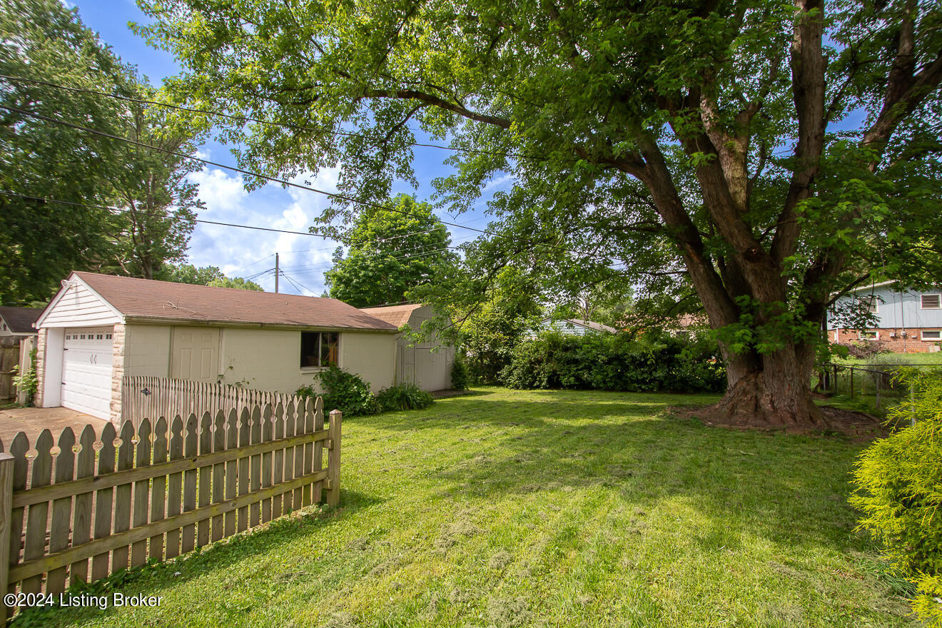 1906 Millgate Road Louisville, KY 40223 - Photo 32 of 34 Fenced Backyard