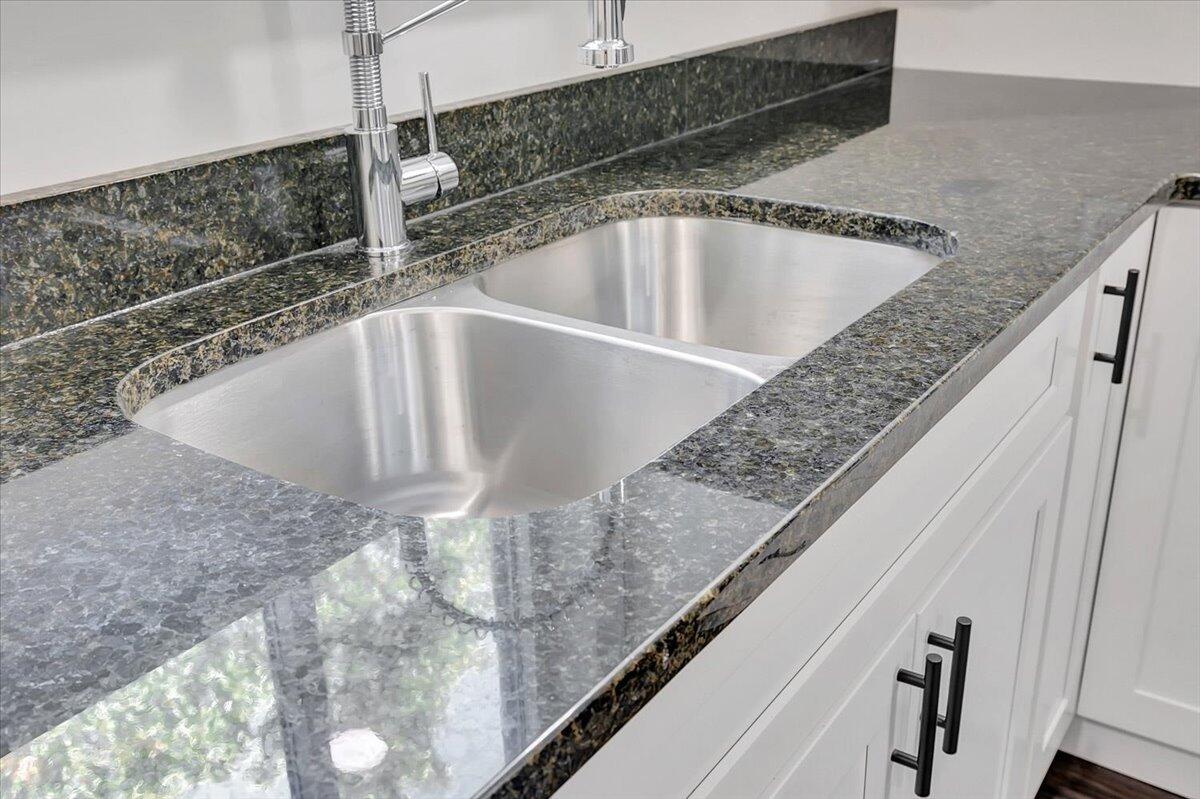 1407 Greenwood Road Chattanooga, TN 37411 - Photo 8 of 29 09-Pinnacle Tour - 1407 Greenwood - 009