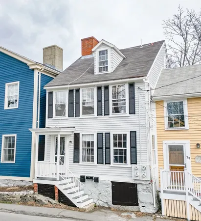 $1,695 | 31 Mugford Street, Unit 2, Marblehead, MA 01945