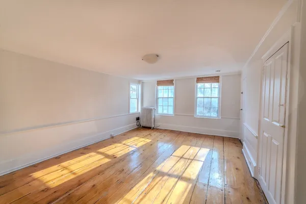 $1,695 | 31 Mugford Street, Unit 2, Marblehead, MA 01945