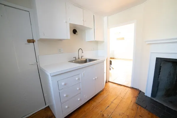 $1,695 | 31 Mugford Street, Unit 2, Marblehead, MA 01945
