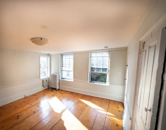 $1,695 | 31 Mugford Street, Unit 2, Marblehead, MA 01945