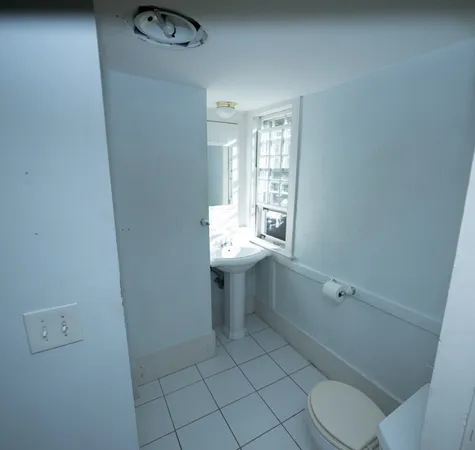 $1,695 | 31 Mugford Street, Unit 2, Marblehead, MA 01945