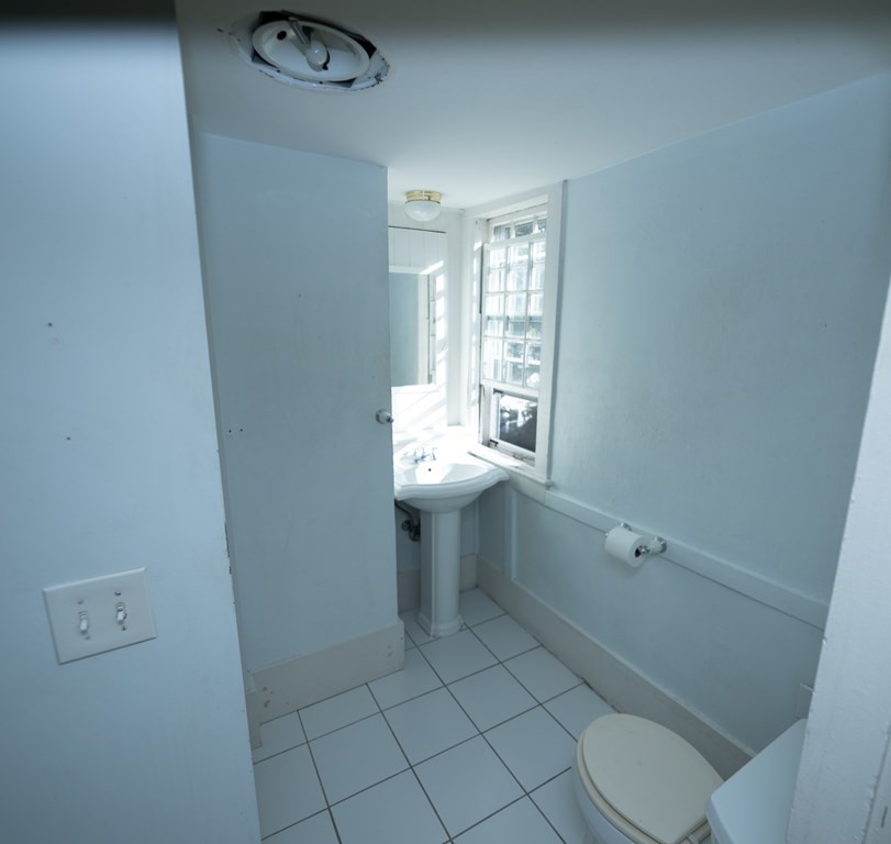 31 Mugford Street, Unit 2 Marblehead, MA 01945 - Photo 5 of 12