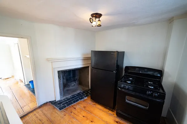 $1,695 | 31 Mugford Street, Unit 2, Marblehead, MA 01945