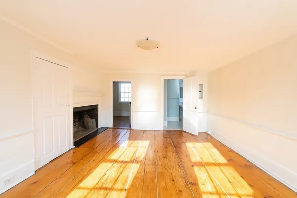 $1,695 | 31 Mugford Street, Unit 2, Marblehead, MA 01945