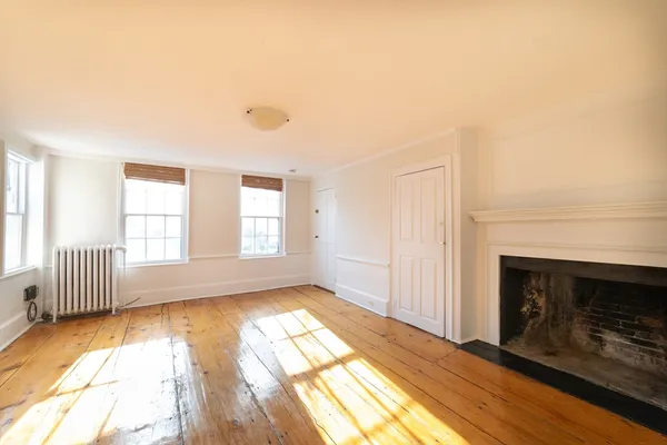 $1,695 | 31 Mugford Street, Unit 2, Marblehead, MA 01945
