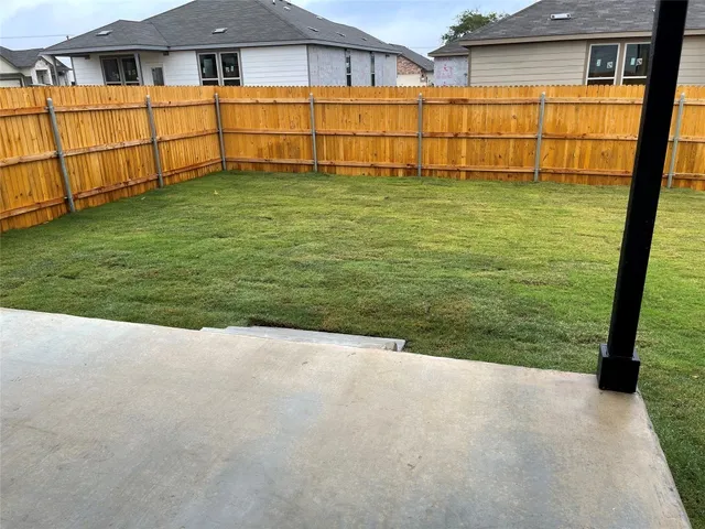 $2,300 | 105 Onna Street, Taylor, TX 76574