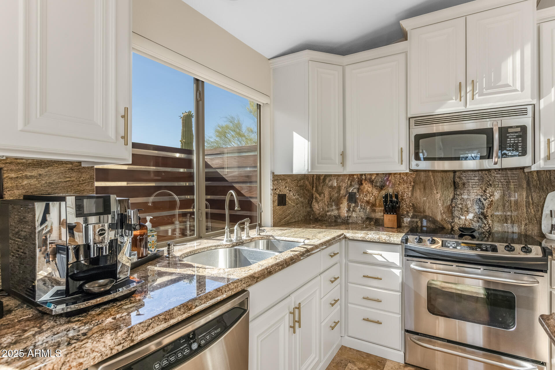 4605 East Swilling Road Phoenix, AZ 85050 - Photo 12 of 55 17) KITCHEN