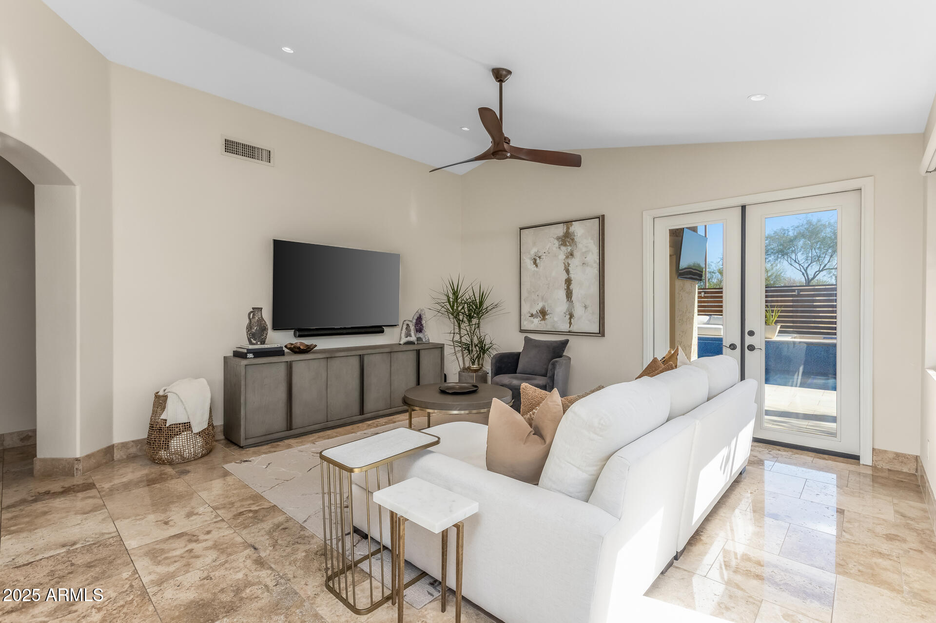4605 East Swilling Road Phoenix, AZ 85050 - Photo 14 of 55 19) FAMILY ROOM