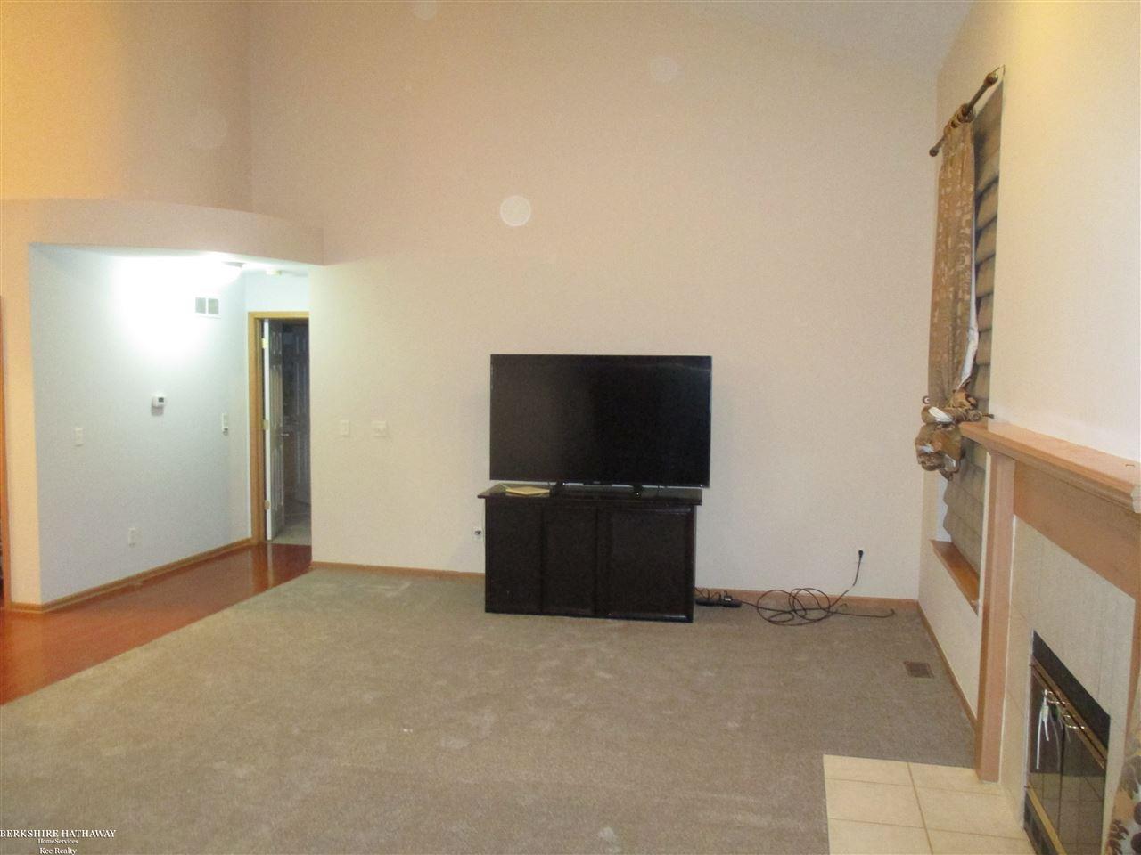 46243 Rocker Drive Macomb, MI 48044 - Photo 3 of 23 50003208-2.JPG