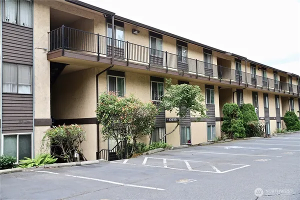 $2,250 | 12611 Northeast 145th Place, Unit H90, Kirkland, WA 98034
